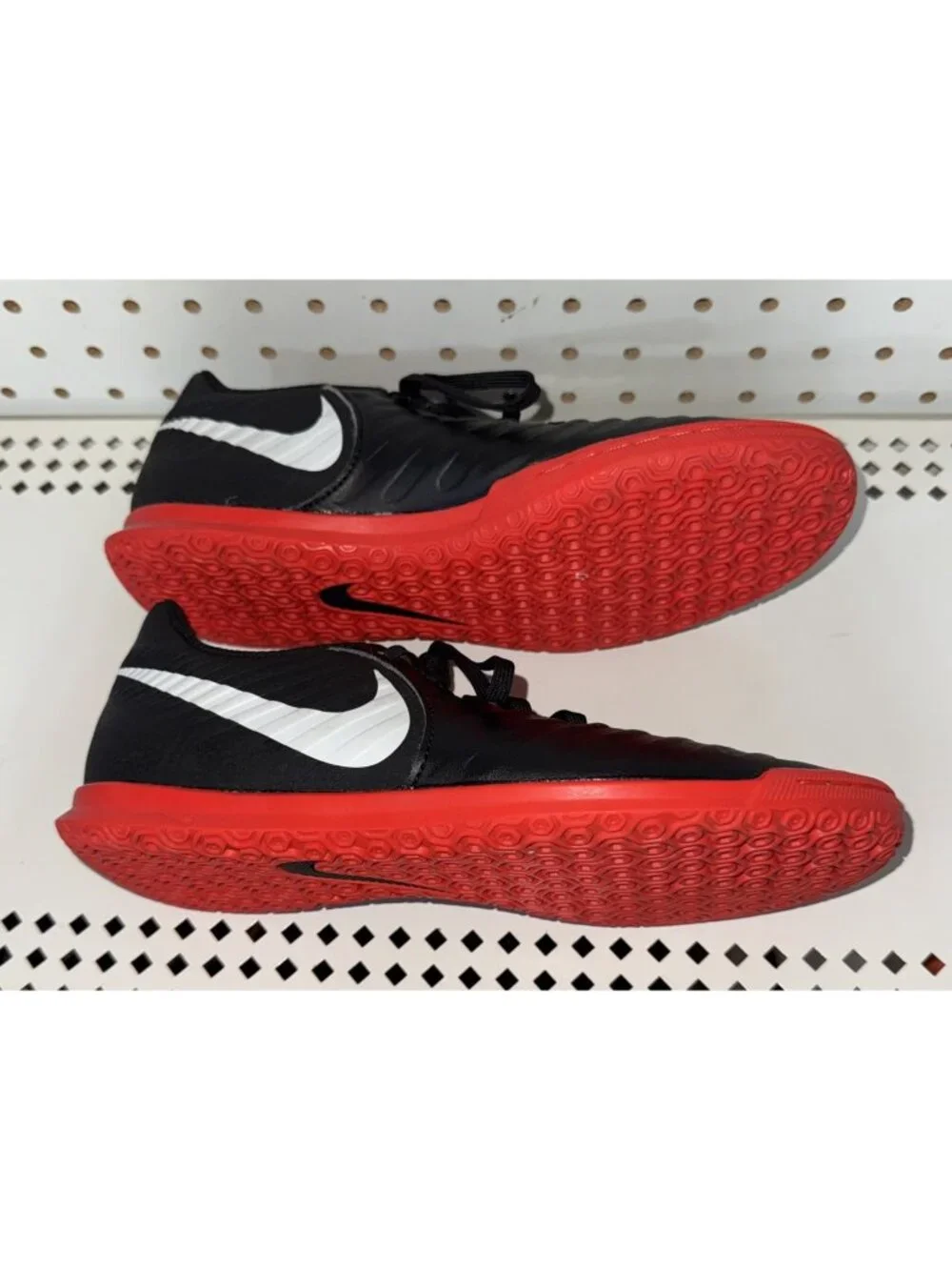 Nike TiempoX Legend Club IC Mens Indoor Soccer Turf Shoes Size 7 Black Red White